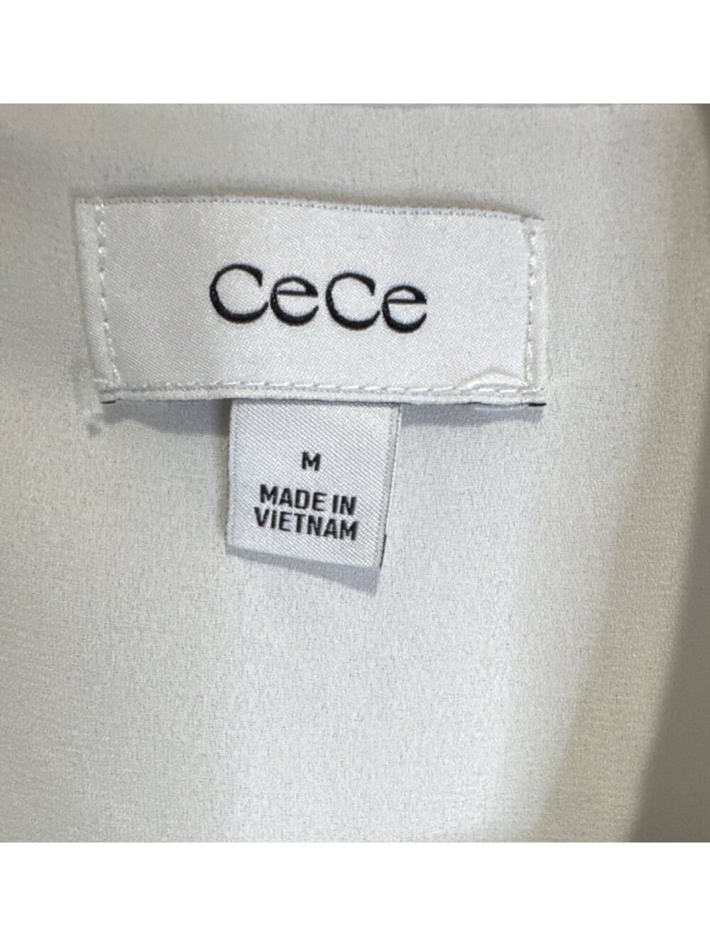 NWT CeCe Ivory Scalloped Short Sleeve Blouse Size Med MSRP $69 - Picture 5 of 6